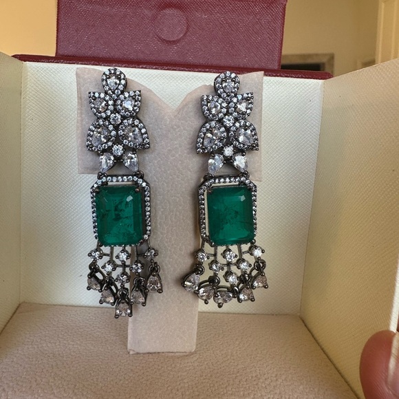 Indian Green antique stone earring - Picture 4 of 4